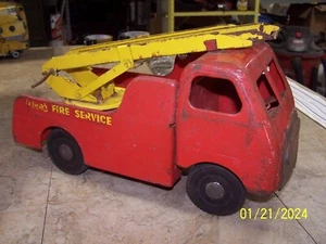 Vintage Pressed Steel Triang Fire Service Firetruck - Picture 1 of 6