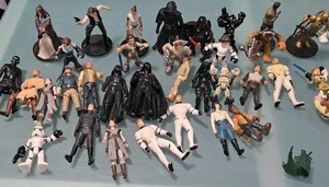 Oltre 30 figurine HASBRO + DISNEY STAR WARS TRA CUI DARTH VADER + LEGGI ALTRO - Foto 1 di 8