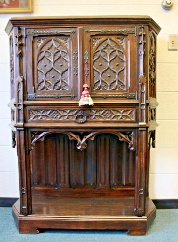 Antique Gothic 19th Century French Carved Oak Cabinet c1880-90 Cover