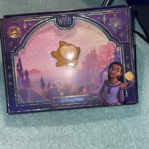 2023 Disney Parks Wish Star Light Up Pin With Batteries  New In Box - Picture 1 of 6