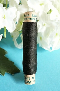 621B / Superb Coil Wire Silk Gutermann Laska " Dark Green " N° 692 - Picture 1 of 2