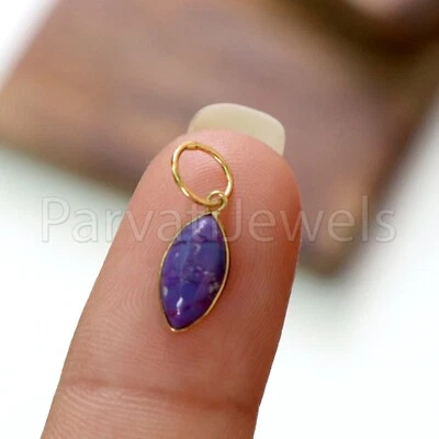 Colgante con dijes de mujer de diseñador de oro macizo de 18 quilates con piedras preciosas turquesa de cobre natural Foto 1 de 4