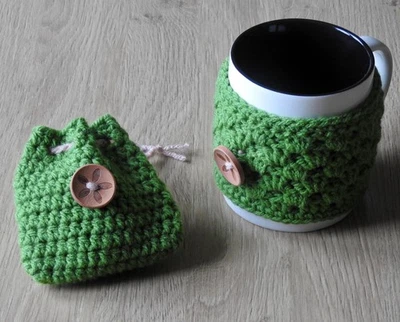 Fait-main au crochet : COUVRE MUG / TASSE + POCHETTE ECOUTEURS Vert - Photo 1/4