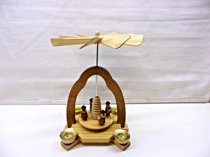 Tisch - Pyramide 19cm für Kerzen Weihnachten Winterzauber DDR  - Bild 1 von 2