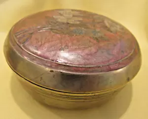 Brass pot with enameled flower cover - Picture 1 of 4