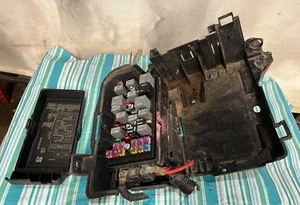 2009-2012 CHEVROLET MALIBU Battery Tray + Relay Fuse Box 20822694 Free Ship C2 - Picture 1 of 11
