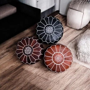 Juego de 2 puf marroquí jassock cuero otomano hecho a mano reposapiés boho decoración del hogar - Imagen 1 de 6
