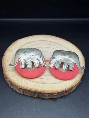 Pendientes de elefante arte popular vintage años 80 90 mecanizados a mano metal madera boho Foto 1 de 4