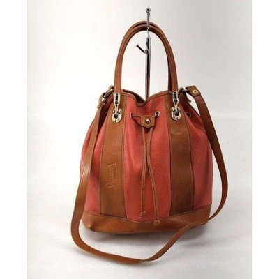 BOLSO CUBO VALENTINA CARRANO CUERO DOS TONOS  Foto 1 de 4