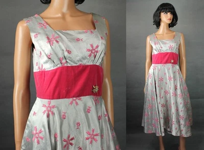 Vestido de cóctel años 50 M vintage gris plateado satinado rosa terciopelo bordado vestido de graduación Foto 1 de 4