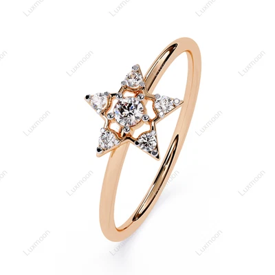 Anillo de compromiso de diamantes blancos de corte redondo de 0,75 quilates con estrella de oro rosa de 10 quilates Foto 1 de 4