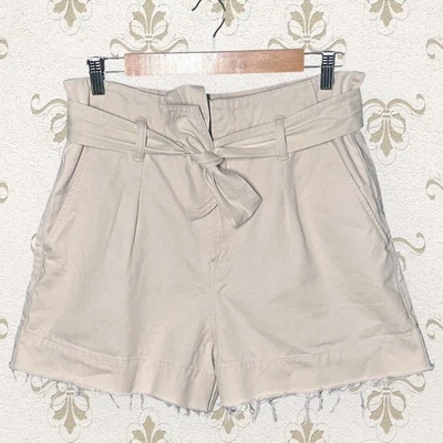 ALLSAINTS Cala Bolsa de Papel Shorts com Cinto Plissado Bainha Desgastada Bege Marfim Cintura Alta - Imagem 1 de 4