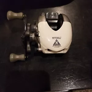 Mitchell Excellence 200 X 5.1:1 Right Hand Baitcasting Reel In Good Used COND - Picture 1 of 9