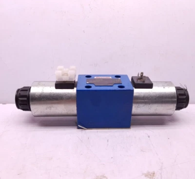 Válvula direccional Rexroth R900976845 4WE 10 C33/OFCG220N9K4 bobina 019797 220VDC Foto 1 de 4