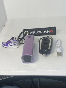 Lot of 3. mini Keychain Charger, sneaker Keychain, screen Cleaner. - Photo 1 sur 10