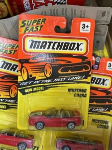 Ford Mustang Cobra 1995 Matchbox Superfast #71 rojo convertible nuevo en tarjeta - Imagen 1 de 1