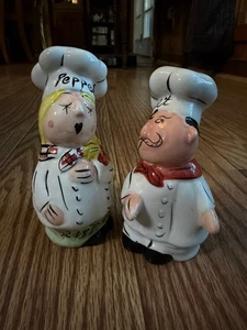 VINTAGE JIC HUG THE CHEF AND KISS COOK SALT AND PEPPER SHAKERS - Picture 1 of 6