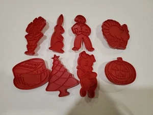 Vintage Tupperware Red Cookie Cutters Set - Picture 1 of 2