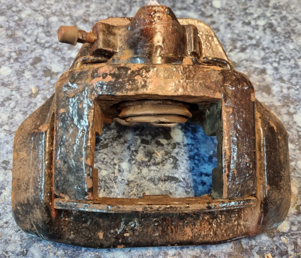 Porsche 924S 944 2.5 2.7 (1981-1987) Left Rear Brake Caliper 94435242900 — 第 1/4 张图片