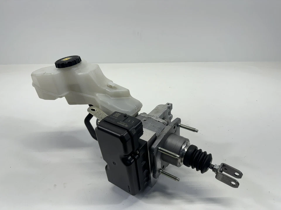 Toyota Prius 2016-2018 cilindro de freno maestro refuerzo lateral delantero OEM 47210-47110 Foto 1 de 4