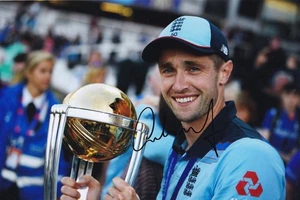 Cricket - Chris Woakes - Hand Signed 12x8 Inch Photograph - England - COA - Picture 1 of 1