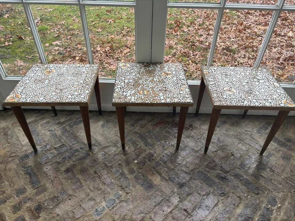 Juego de 3 mesas anidadoras de guijarros de cerámica artesanales vintage, necesitan restauración Foto 1 de 4