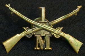 Guerra Hispanoamericana Ejército de Estados Unidos 1er Regimiento de Infantería Compañía M Gorra Sombrero Insignia - Imagen 1 de 3
