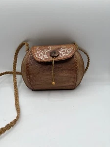 Coconut Shell Purse with floral painted design and strap - Picture 1 of 7