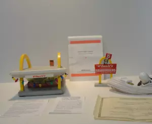1997 McDonalds McMemories ""Cerca gli archi d'oro"" scultura illuminata in ceramica" - Foto 1 di 6