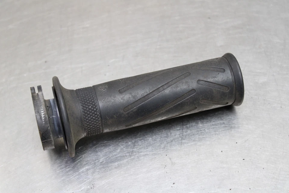 04-09 YAMAHA FZ6 RIGHT THROTTLE GRIP 4YR-26240-02-00 TUBE - Image 1 of 4