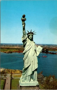 Freiheitsstatue am Eingang New York Hafen Postkarte - Bild 1 von 2
