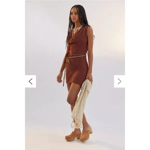 Urban Outfitters braun sonnig rückenfrei Häkelkleid Strick Schwimmen Überziehen Small neu mit Etikett - Bild 1 von 22