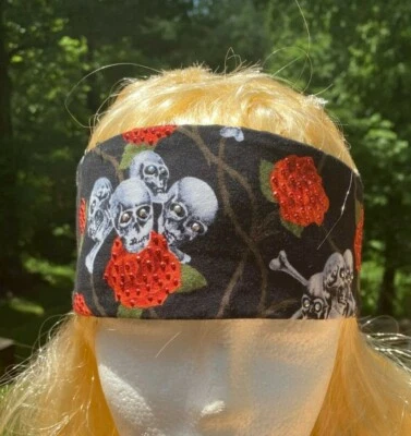 Diadema de motociclista hecha a mano negra gris calavera y rosas rojas con diamantes de imitación Hotfix Foto 1 de 4