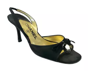 Vintage CHANEL Satin Peep Toe Kitten Heel Sandals 38 Black Bow Camellia Emblem - Picture 1 of 12
