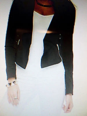 Blazer corto para mujer Kardashian Kollection Foto 1 de 4