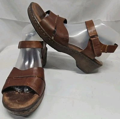 Sandalias de tacón BORN de cuero marrón sin cordones para mujer talla 10. Correa EU 42 GUC  Foto 1 de 4