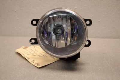 Faro antiniebla derecho Toyota Tundra 2014 2015 2016 2017 2018 2019 2020 2021 Foto 1 de 4