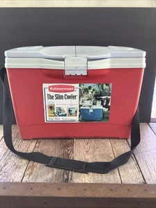 Rubbermaid for Truck The Slim Cooler 13 Quart 12.5L Red Dual Open Lid & Strap - Picture 1 of 13
