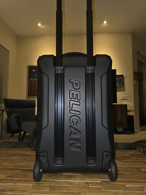 Bolsa de lona híbrida con ruedas Pelican Aegis Series 22" - negra Foto 1 de 4