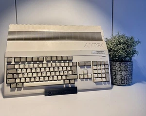 Commodore Amiga 500+ Plus inkl. Netzteil - komplett gereinigt TOP Zustand Läuft - Afbeelding 1 van 12