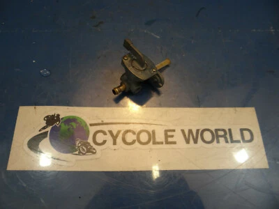 2004_KAWASAKI_KX85_04_KX-85_PETCOCK_VÁLVULA DE CIERRE DE COMBUSTIBLE+ELEMENTO DE FILTRO Foto 1 de 4