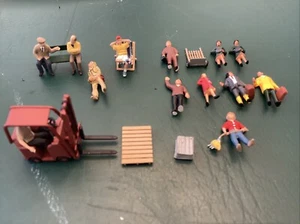Woodland Scenics HO Train Figures Working Lot Of Business People & Relaxing FUN - Picture 1 of 11
