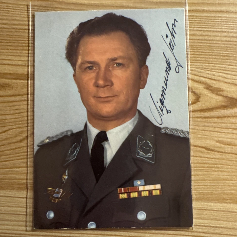 Sigmund Jähn  (+)  erster Deutscher im All - Bild 1 von 2