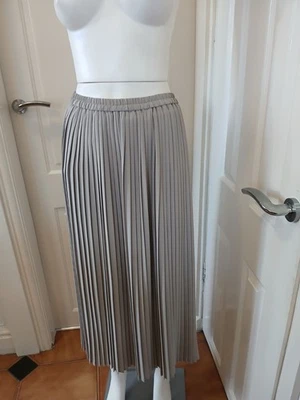 Windsmoor Vintage Ladies Beige Pleated Skirt with Elasticated Waistband. UK12. - Image 1 of 4