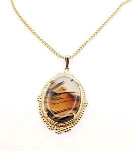 Vintage 16" Gold Tone Chain Necklace Featuring Large Framed Oval Agate Pendant  - Picture 1 of 7