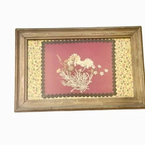 Vintage gerahmte Trockenblumen auf Stoff - rustikales Landhaus Wandbild - Bild 1 von 1