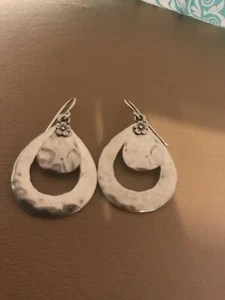 Silpada W2074 Hammered Sterling Silver Teardrop Flower Dangle Drop Earrings RARE - Picture 1 of 12