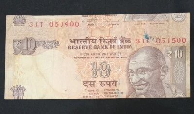 India 10 Rupees Bank Note ERROR MISCUT   2013 Circulated Different Serial Number - Image 1 of 2