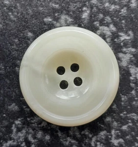 12 Steinnuß Knöpfe 2,7cm/27mm Elfenbein-Farbe 4-Loch Knopf mit Rand Naturprodukt - Bild 1 von 5