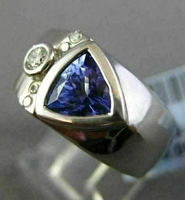 Anillo de compromiso para hombre de tanzanita azul corte billón de 2 quilates enchapado en oro blanco de 14 quilates Foto 1 de 4